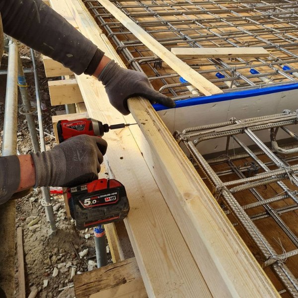 Betonimuottityöt paikallavalu parvekkeeseen City Restor Finlanf