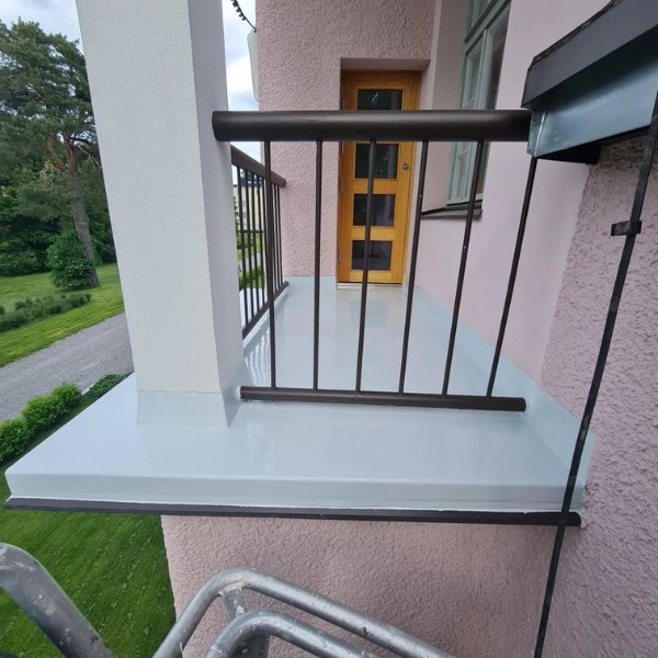 Parvekkeen jälkikäsittely uusimisen jälkeen City Restor Finland