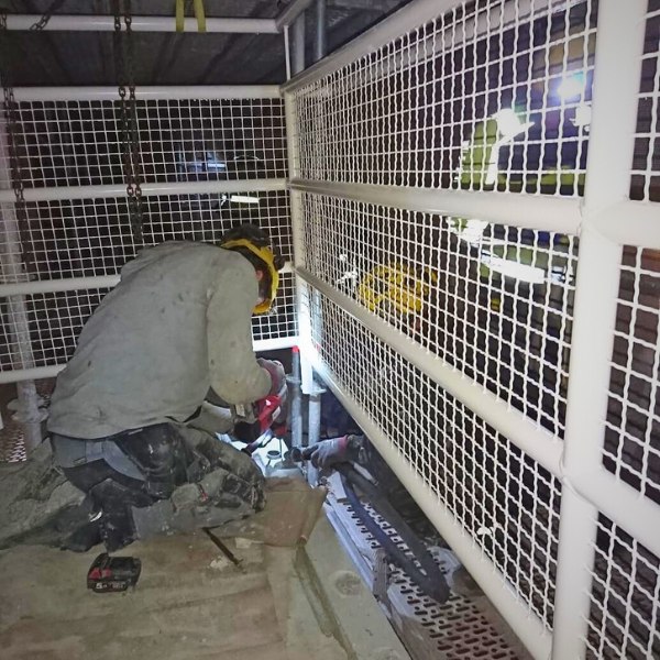 Parvekkeen kaiteiden asennus City Restor Finlanf